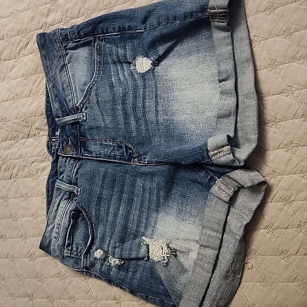 Time and Tru DENIM SHORTS SIZE 12